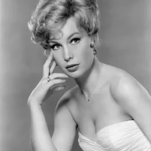 Barbara Eden Bw